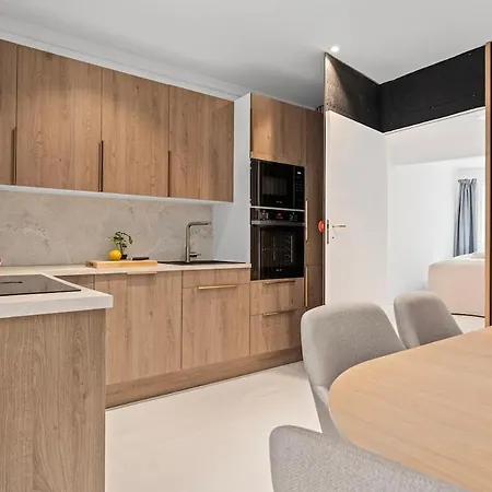 Luxurious - Private Sauna & Rooftop - Perfect Location *
