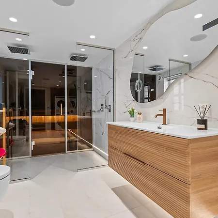 아파트 Luxurious - Private Sauna & Rooftop - Perfect Location *