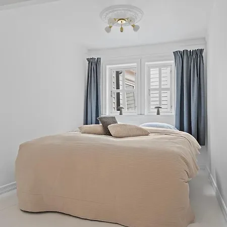 Luxurious - Private Sauna & Rooftop - Perfect Location *