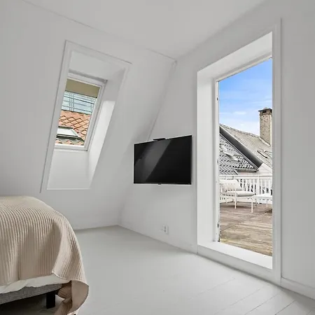 Luxurious - Private Sauna & Rooftop - Perfect Location Apartmán *