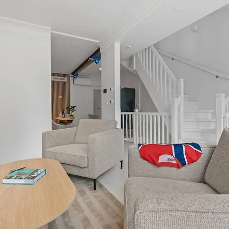 Luxurious - Private Sauna & Rooftop - Perfect Location