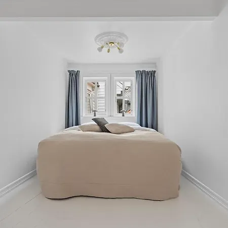 Luxurious - Private Sauna & Rooftop - Perfect Location 베르겐