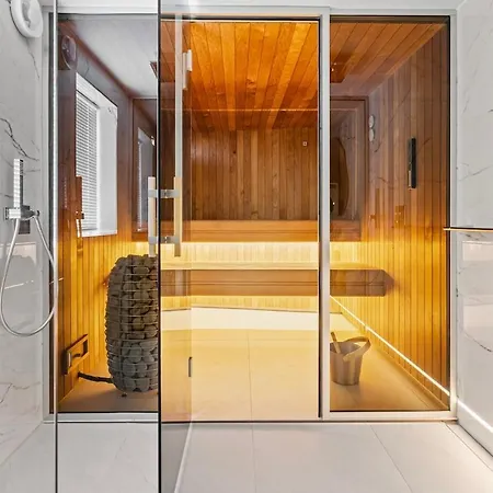 Apartmán Luxurious - Private Sauna & Rooftop - Perfect Location
